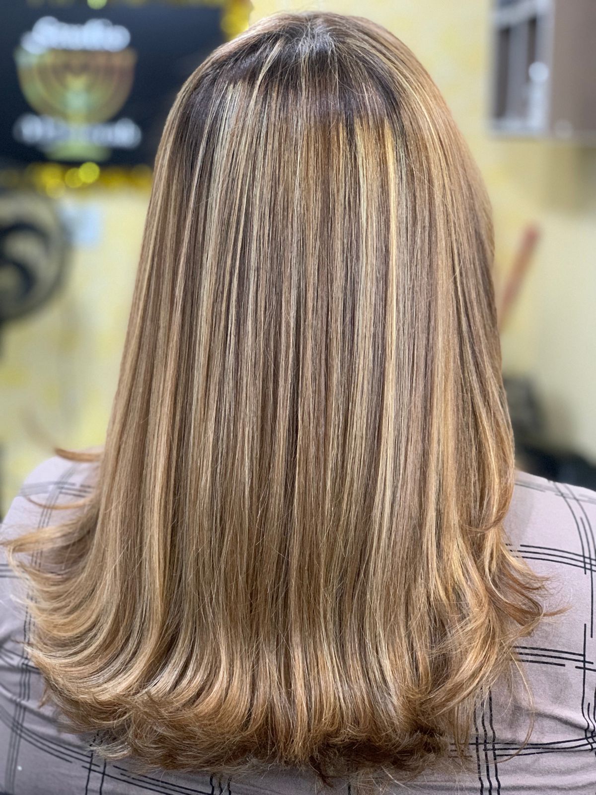 Resultado: loiro iluminado com ondas e brilho